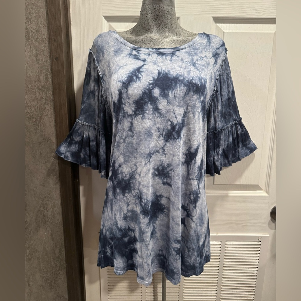 Cato Women’s Tunic Tapered Top With Tapered Sides & Bell Sleeves Sz M
